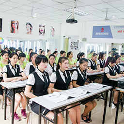 在深圳学化妆最好培训机构推荐（零基础学习化妆学校哪家强）