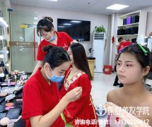 东莞学化妆的学校学费多少（化妆培训学校学费多少钱啊?）